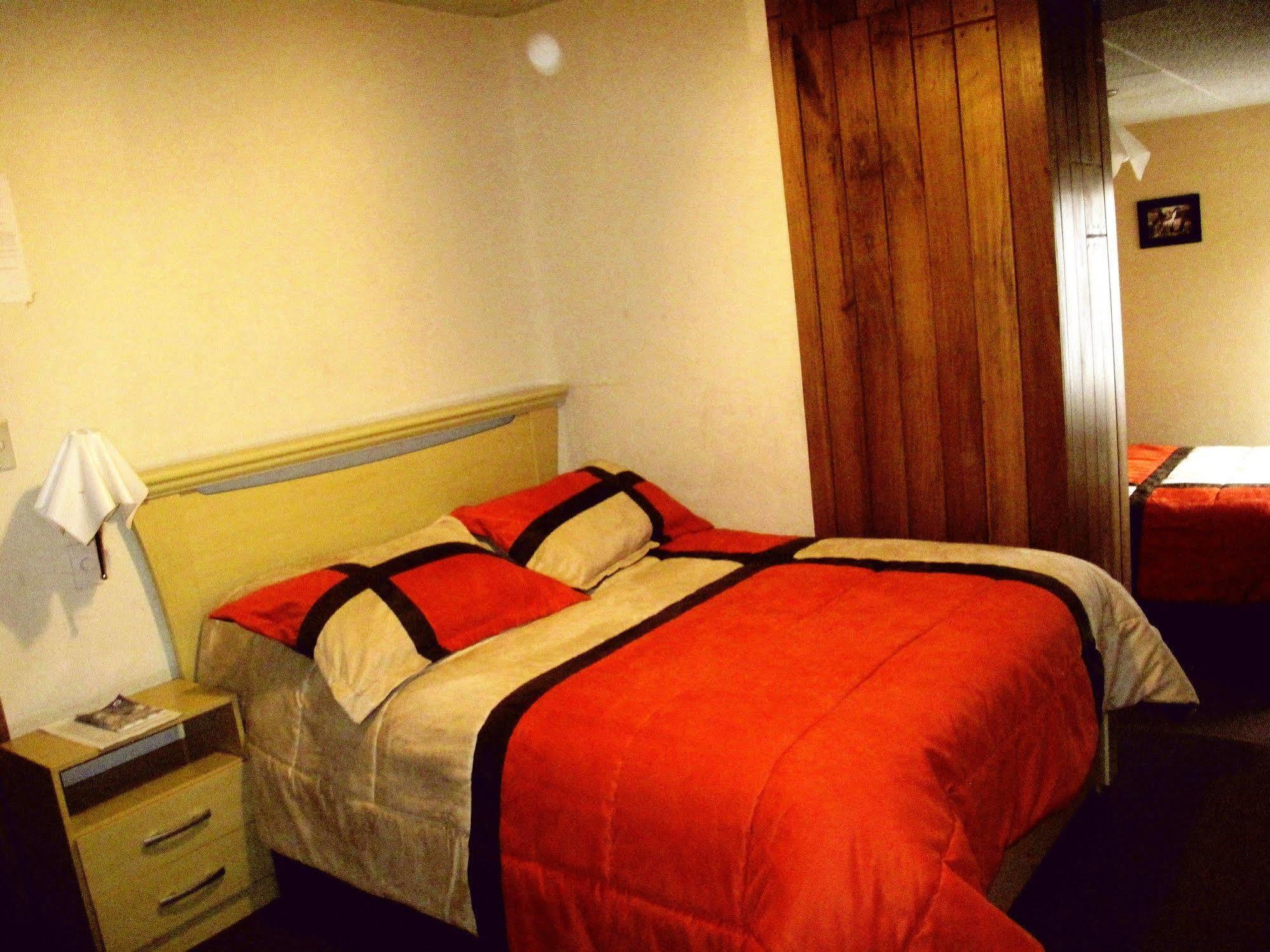 Aqua Hostal Mabel Cuenca Exterior photo